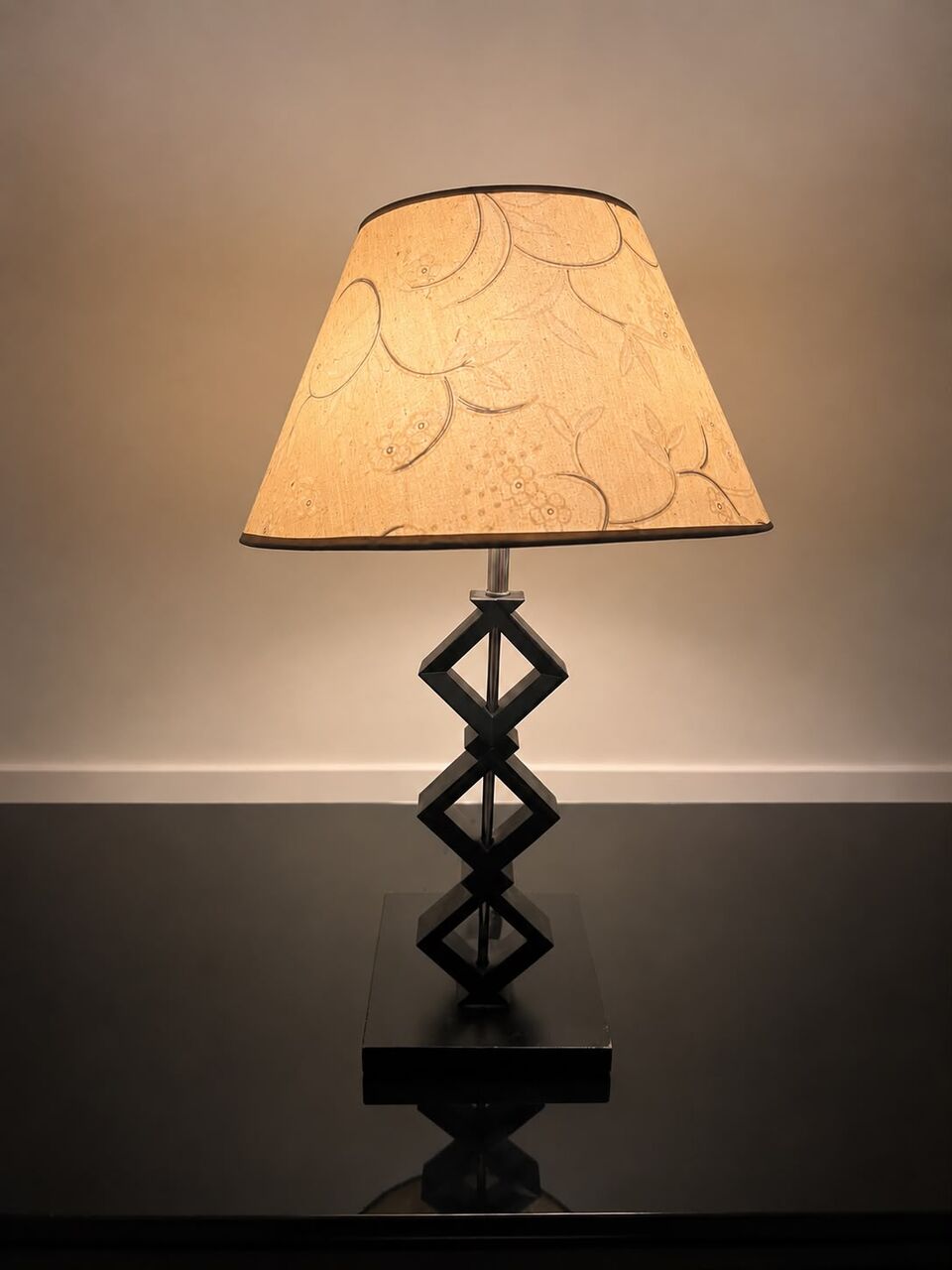 Manama, Household Items, BHD 2,  Good Condition Table Lamp For Sale