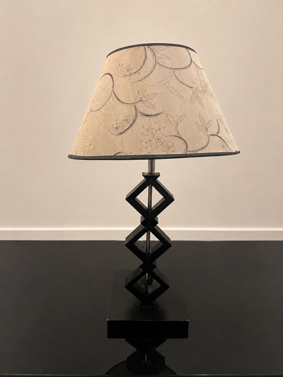 Manama, Household Items, BHD 2,  Good Condition Table Lamp For Sale