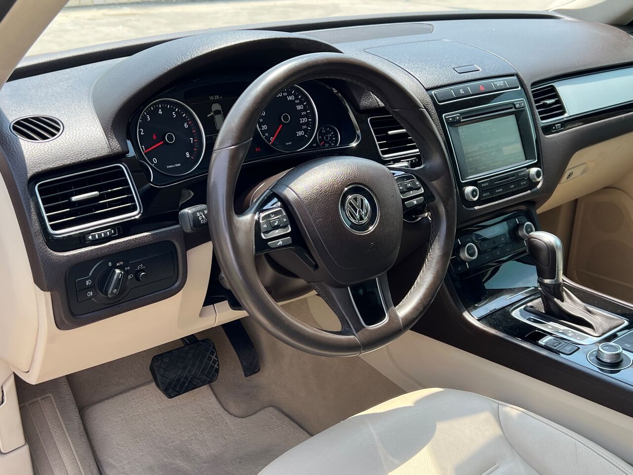 Riffa, Vehicles, Cars & Trucks , BHD 4800,  Volkswagen Touareg,  2016,  Automatic,  110 KM,   Model  For Sale