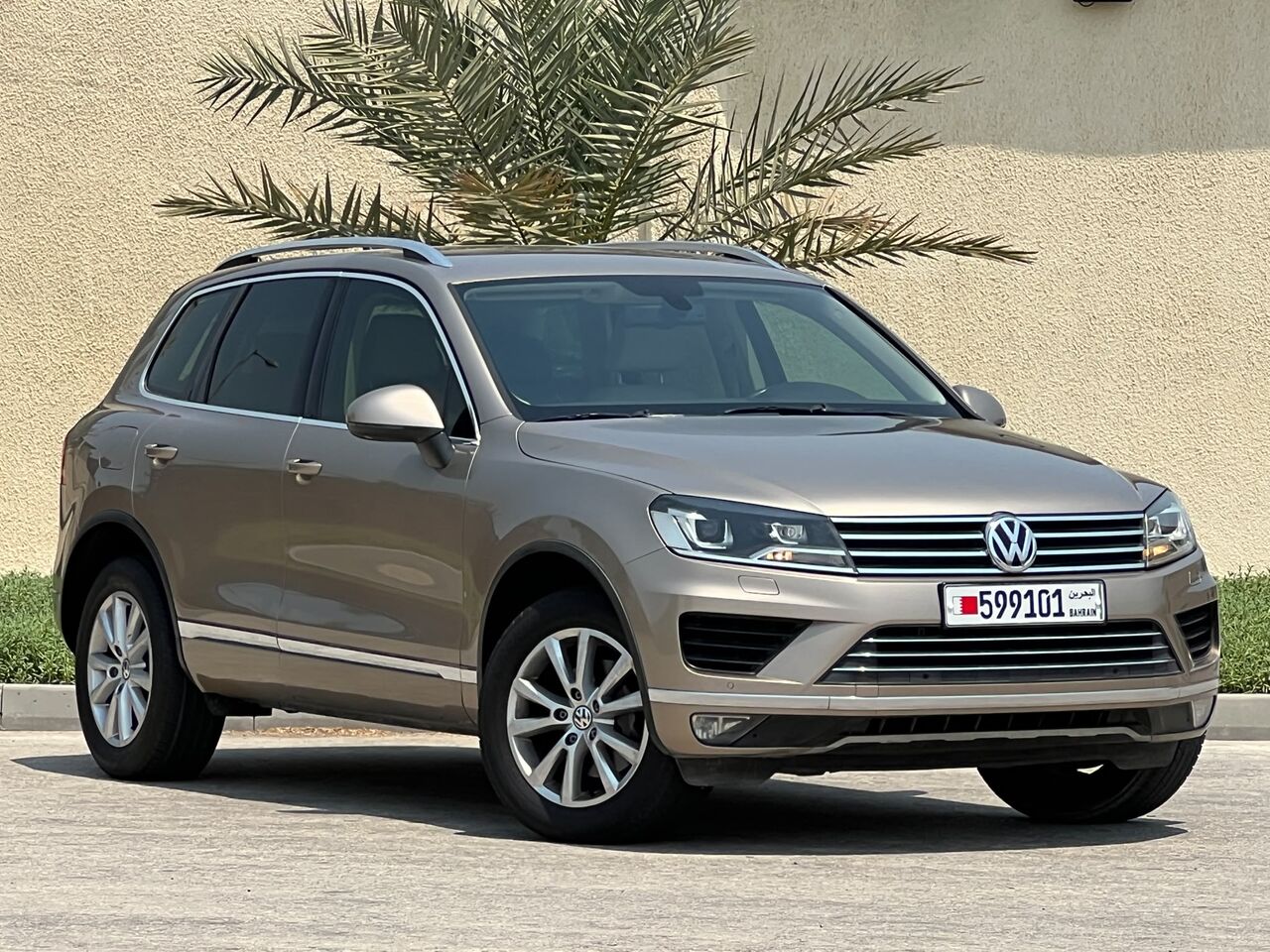 Riffa, Vehicles, Cars & Trucks , BHD 4800,  Volkswagen Touareg,  2016,  Automatic,  110 KM,   Model  For Sale