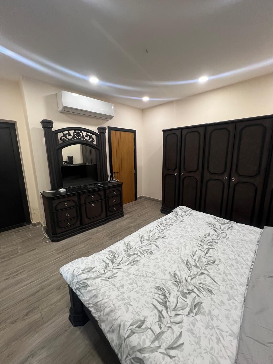 Manama, Apartments, Flats, Houses & Villas, BHD 250/month,  Furnished,  1 BR,  112 Sq. Meter,  Flat For Rent