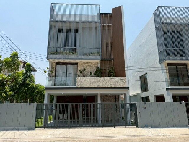 Bangkok, Real Estate For Sale, THB 15900000,  4 BR,  66 Sq. Feet,  3-story Detached House For Sale, Corner Plot, Large House, 66.6 Sq M., Preecha Village.