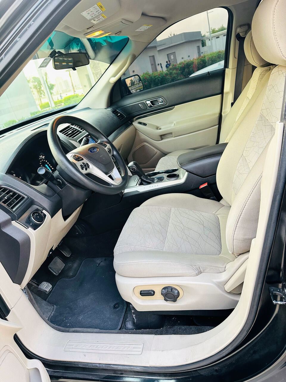 Dubai, Vehicles, Cars & Trucks , AED 24999,  Ford Explorer,  2015,  Automatic,  160890 KM,  Vehicle Ford Exploer