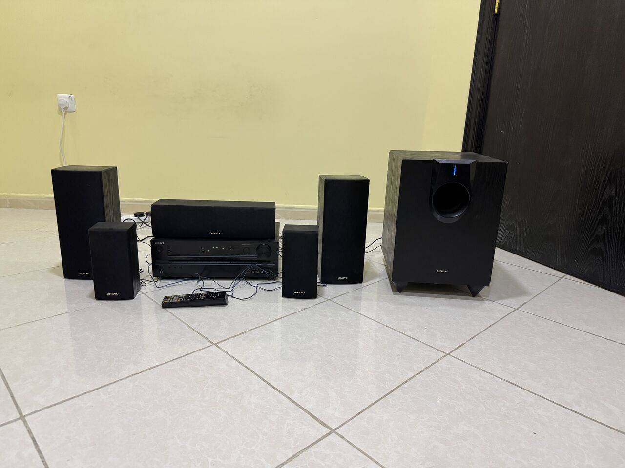 Dammam, Home Audio, SAR 2500,  Onkyo HT-R593 5.2-channel 4k Ultra HD Home Theater