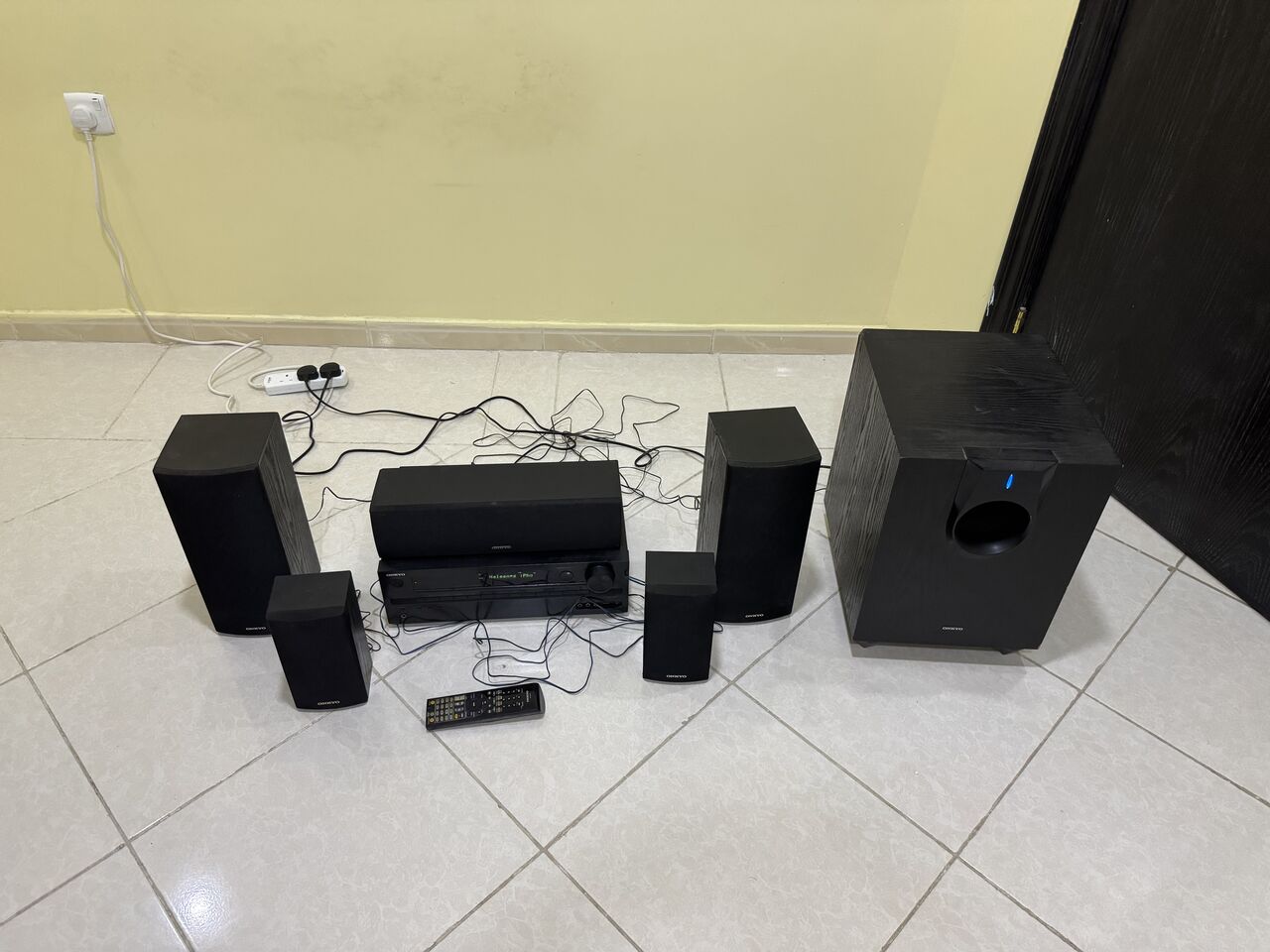 Dammam, Home Audio, SAR 2500,  Onkyo HT-R593 5.2-channel 4k Ultra HD Home Theater
