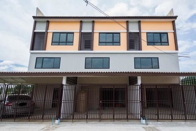 Bangkok, Real Estate For Sale, THB 2350000,  2 BR,  26 Sq. Feet,  New Commercial Building For Sale, 2 And A Half Floors, Next To The Main Road, Ratchaburi