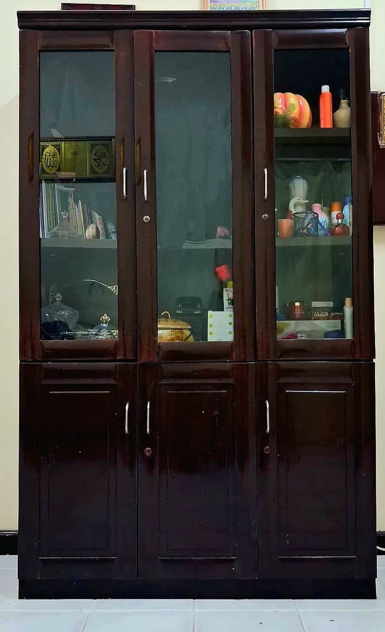 Muharraq, Furniture, BHD 20,  3 Doors Wooden Showcase/ Shelf/ Cabinet For Sale