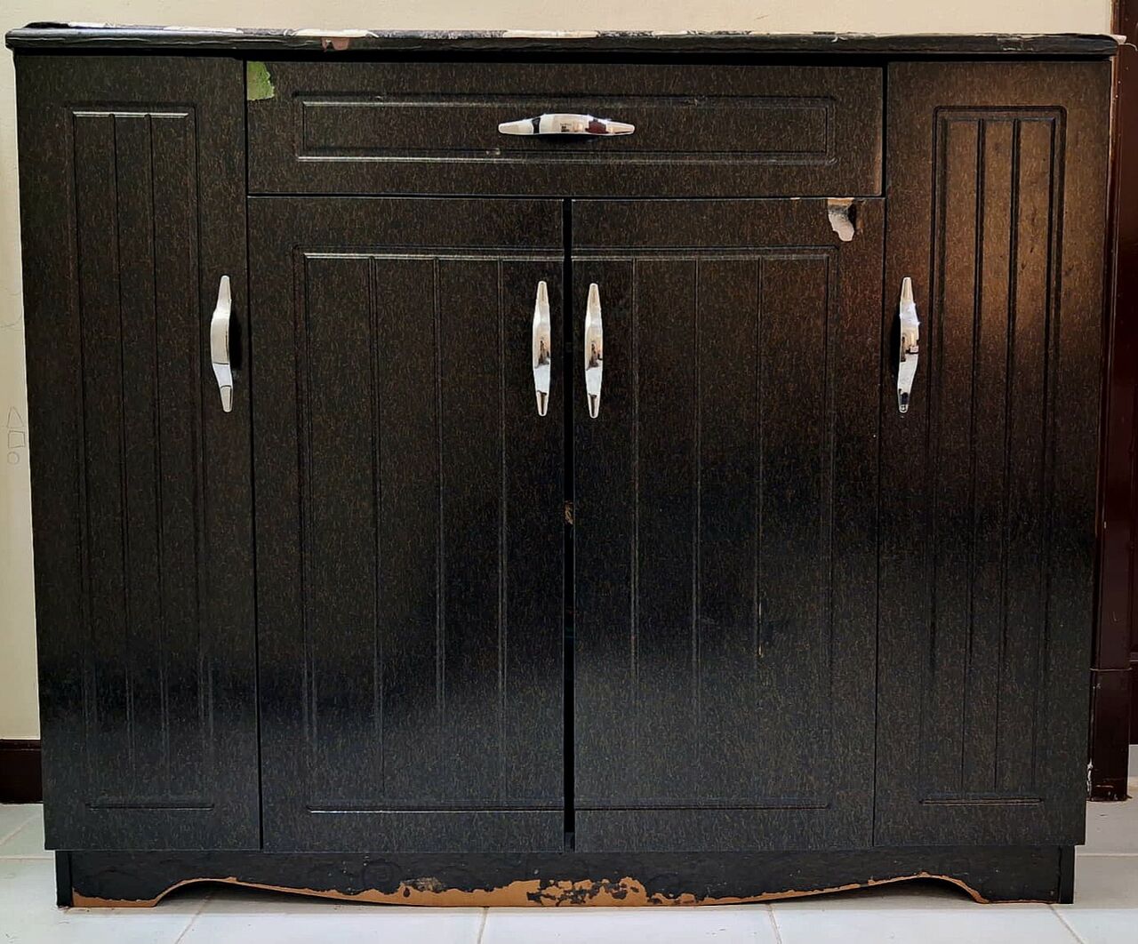 Muharraq, Furniture, BHD 4,  Wooden Cabinet Or Drawer For Sale