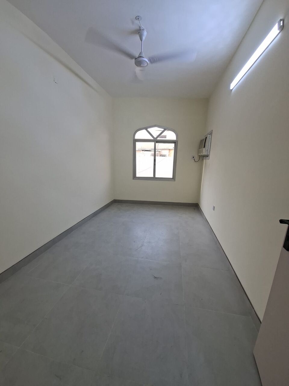 Hoora, Apartments, Flats, Houses & Villas, BHD 160/year,  Furnished,  1 BR,  Apartment For Rent In Hoora Semi Furnished With Electricity 1bhk
