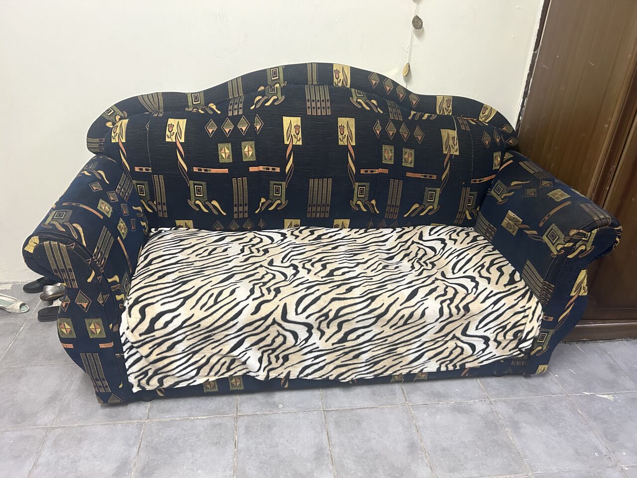 Jubail, Household Items, SAR 275,  SOFA, 3 SEATERS AND MULTI PURPOSE TABLE