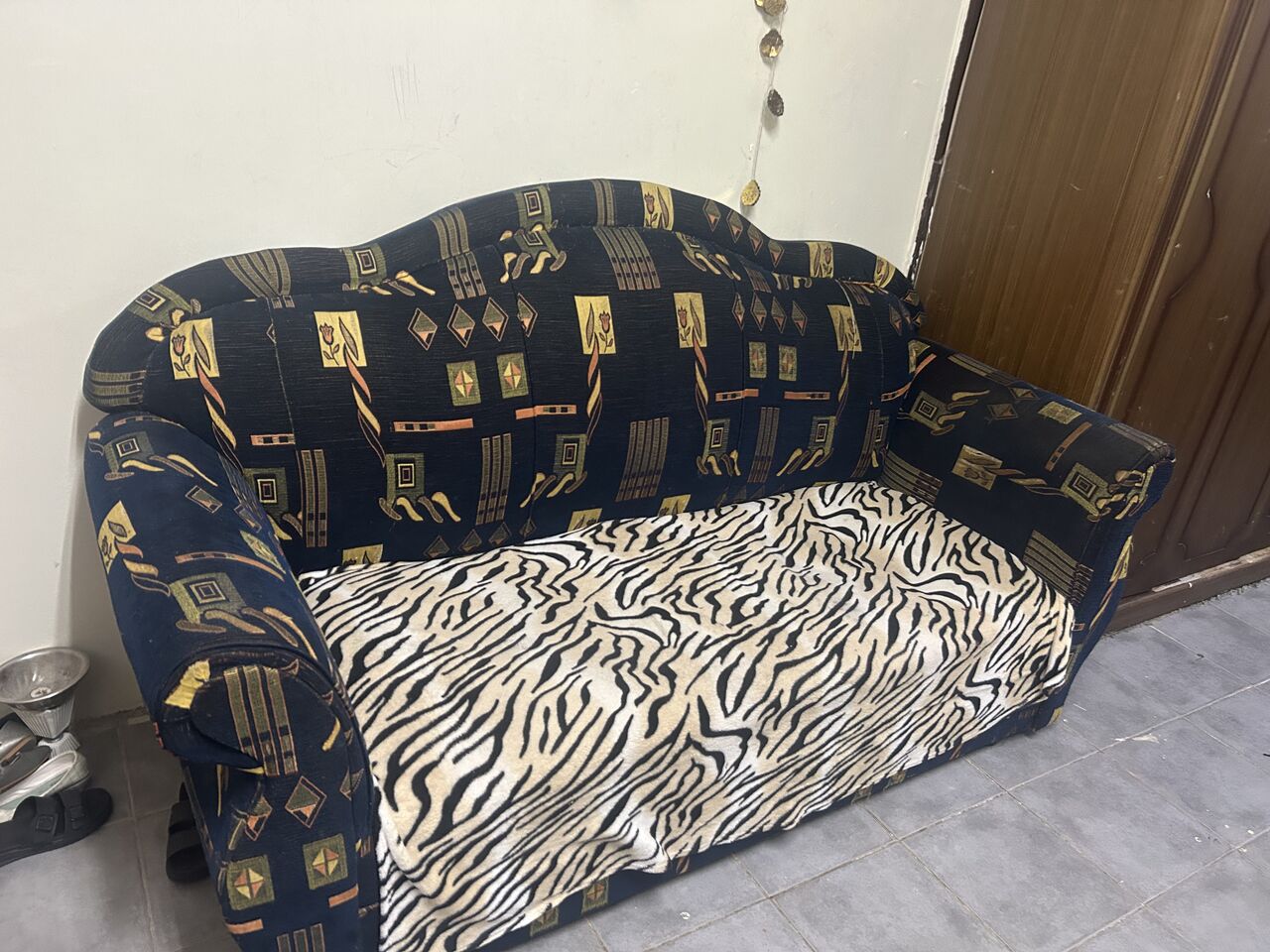 Jubail, Household Items, SAR 275,  SOFA, 3 SEATERS AND MULTI PURPOSE TABLE