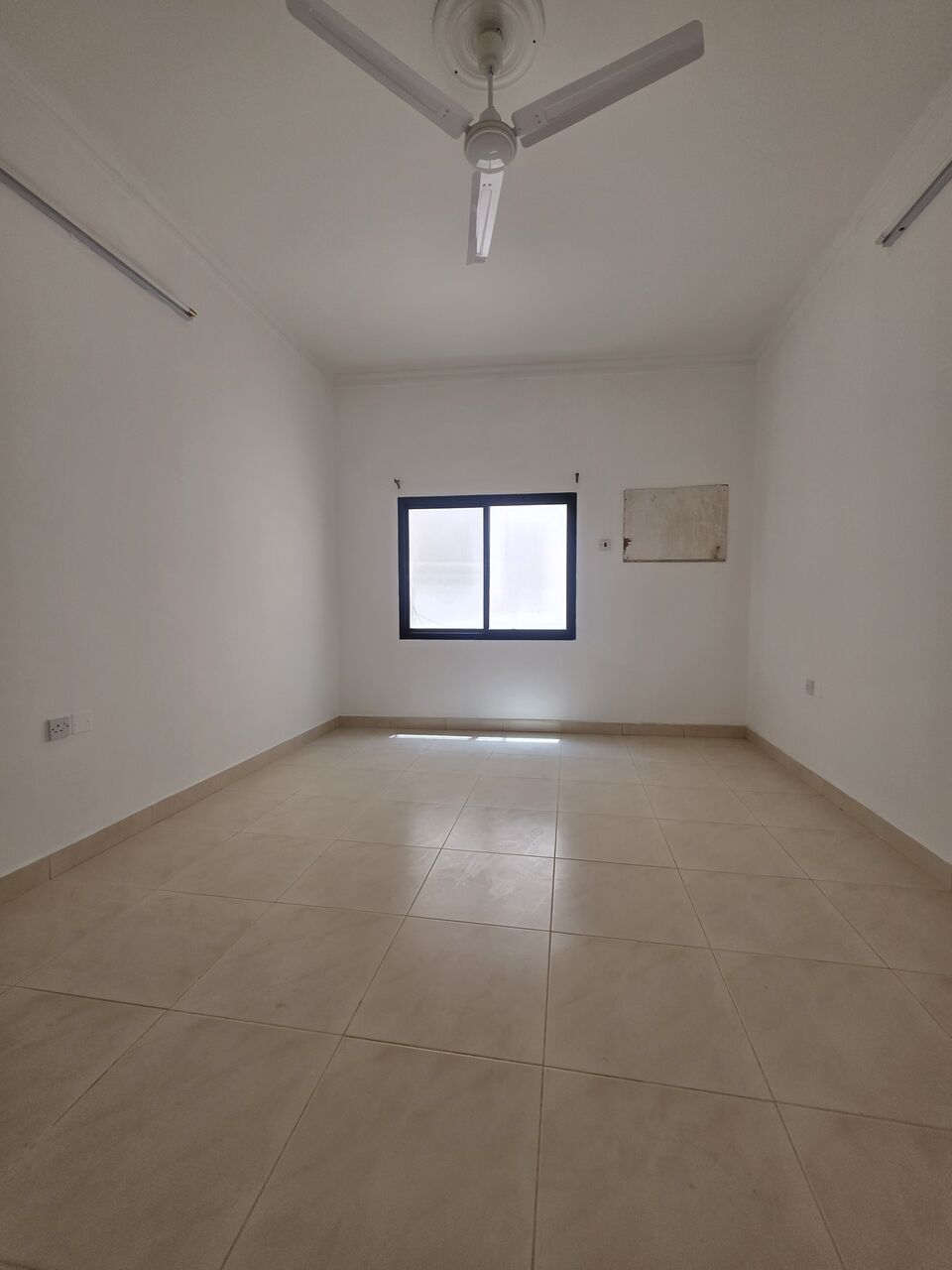 Muharraq, Apartments, Flats, Houses & Villas, BHD 220/month,  2 BR,  - Very Neet UN Furnished 2 BHK Family Flat With Ewa @220/BD In Muharraq