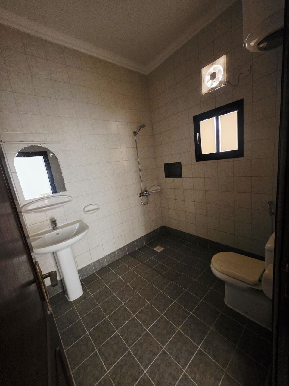 Muharraq, Apartments, Flats, Houses & Villas, BHD 220/month,  2 BR,  - Very Neet UN Furnished 2 BHK Family Flat With Ewa @220/BD In Muharraq