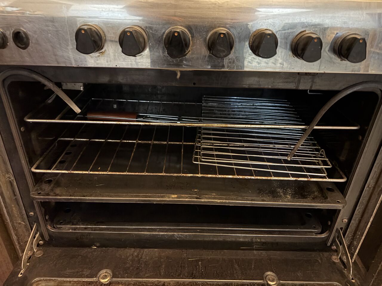 Khobar, Machinery, SAR 700,  Gas Oven With 2 Gas Cylinder Regulator And Long Hose
