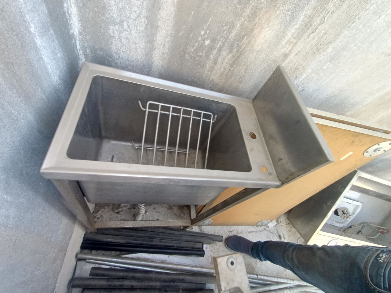 Khobar, Appliances, SAR 1,  Shawarma Machine (gas) With Hood, 2 Burner Stove, Gas Tandoor For Sale Of Boofiya.