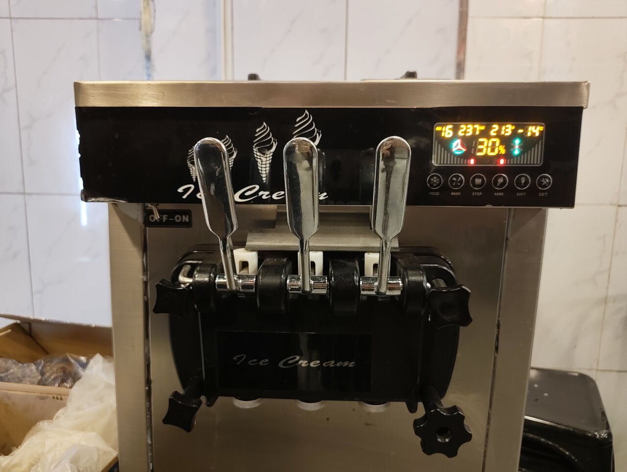 Riyadh, Industrial Machinery, SAR 4500,  Ice Cream Machine Softy 100% Perfect Work Just Plug And Use Perfectly Working