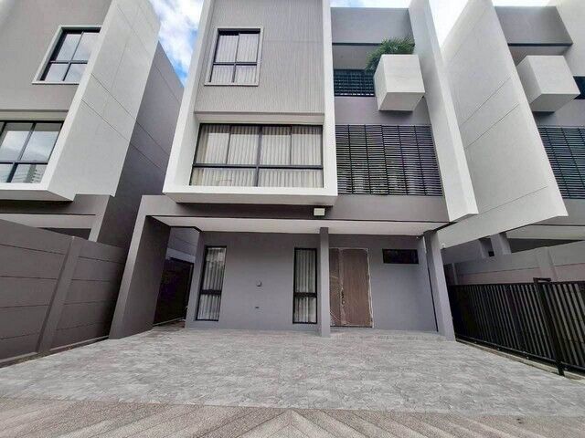 Bangkok, Villas, THB 60000,  40 Sq. Feet,  New Detached House For Rent, 3 Floors, 270 Sq M, FEEL TOWN Lat Phrao 101, Near MRT Lat