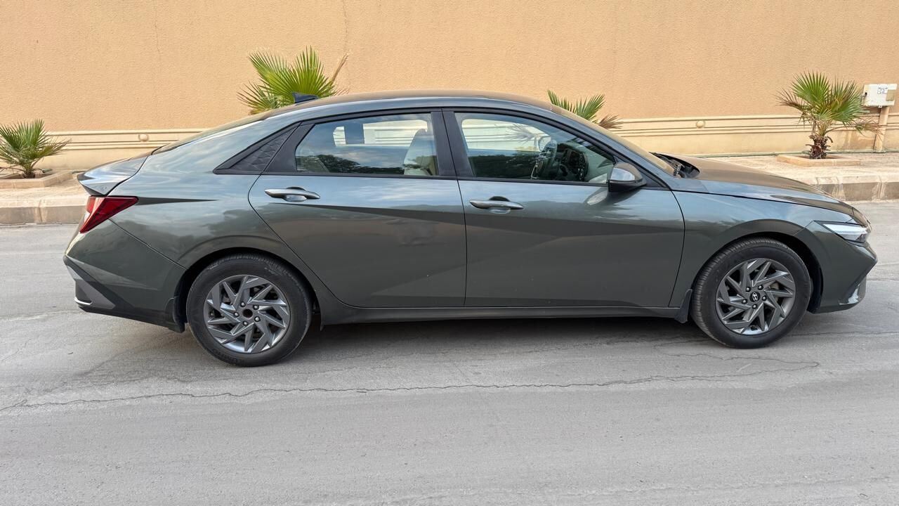 Riyadh, Vehicles, Cars & Trucks , HYUNDAI ELANTRA SMART,  2024,  Automatic,  110000 KM,  MADE IN KOREA 1.6 LITER MID OPTION E Last Offr  44500  Sr