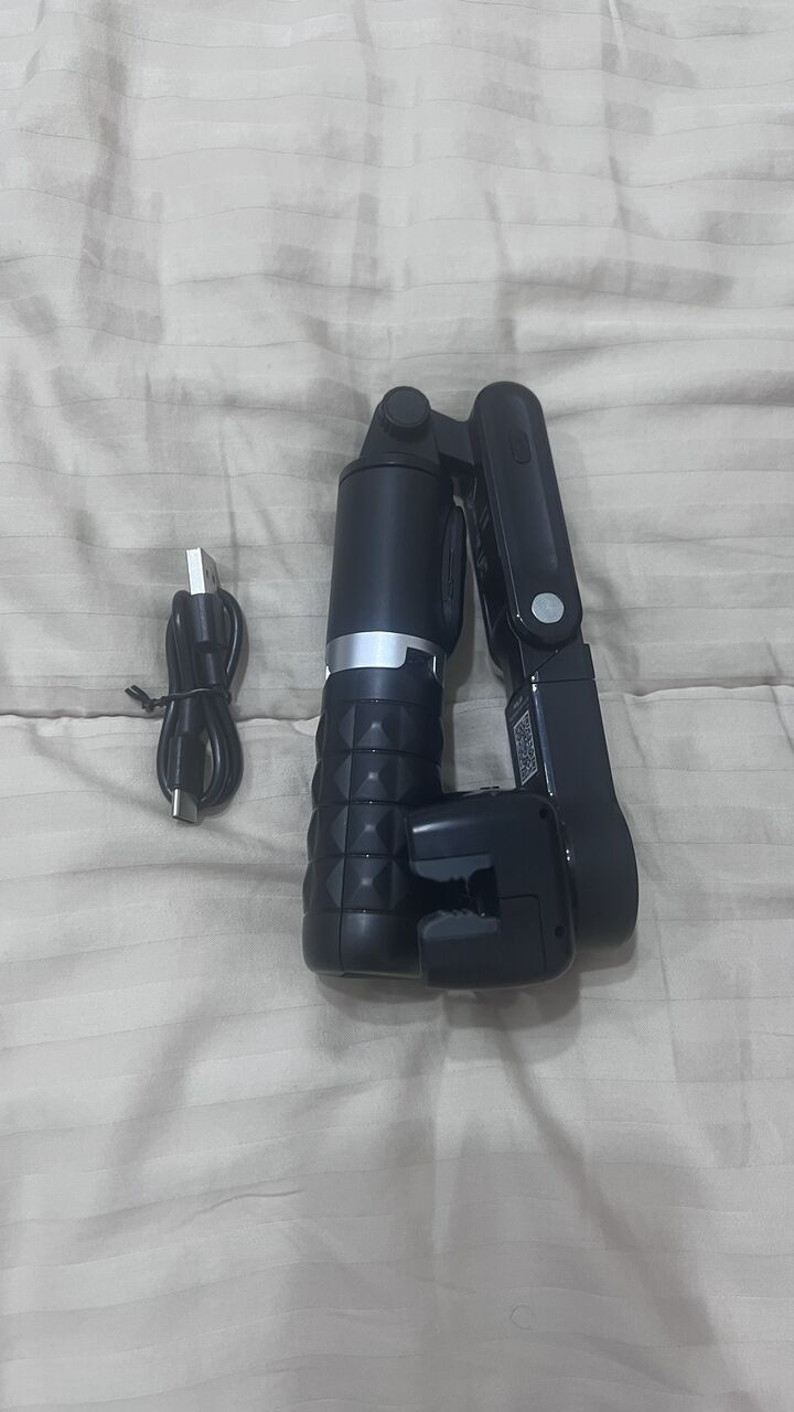 Dammam, Collectibles, SAR 230,  Q18 Fill Light Gimbal Stabilizer And A Set Of V8 Sound Card Podcast Equipment Kit.