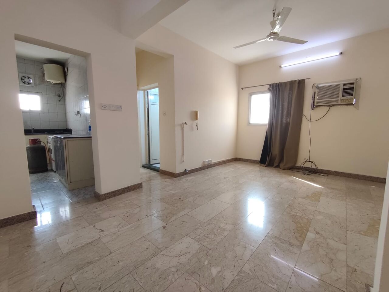 Manama, Apartments, Flats, Houses & Villas, BHD 140/year,  1 BR,  Khamis:- 1Bhk Unfurnished Flat On Rent With Unlimited Ewa..