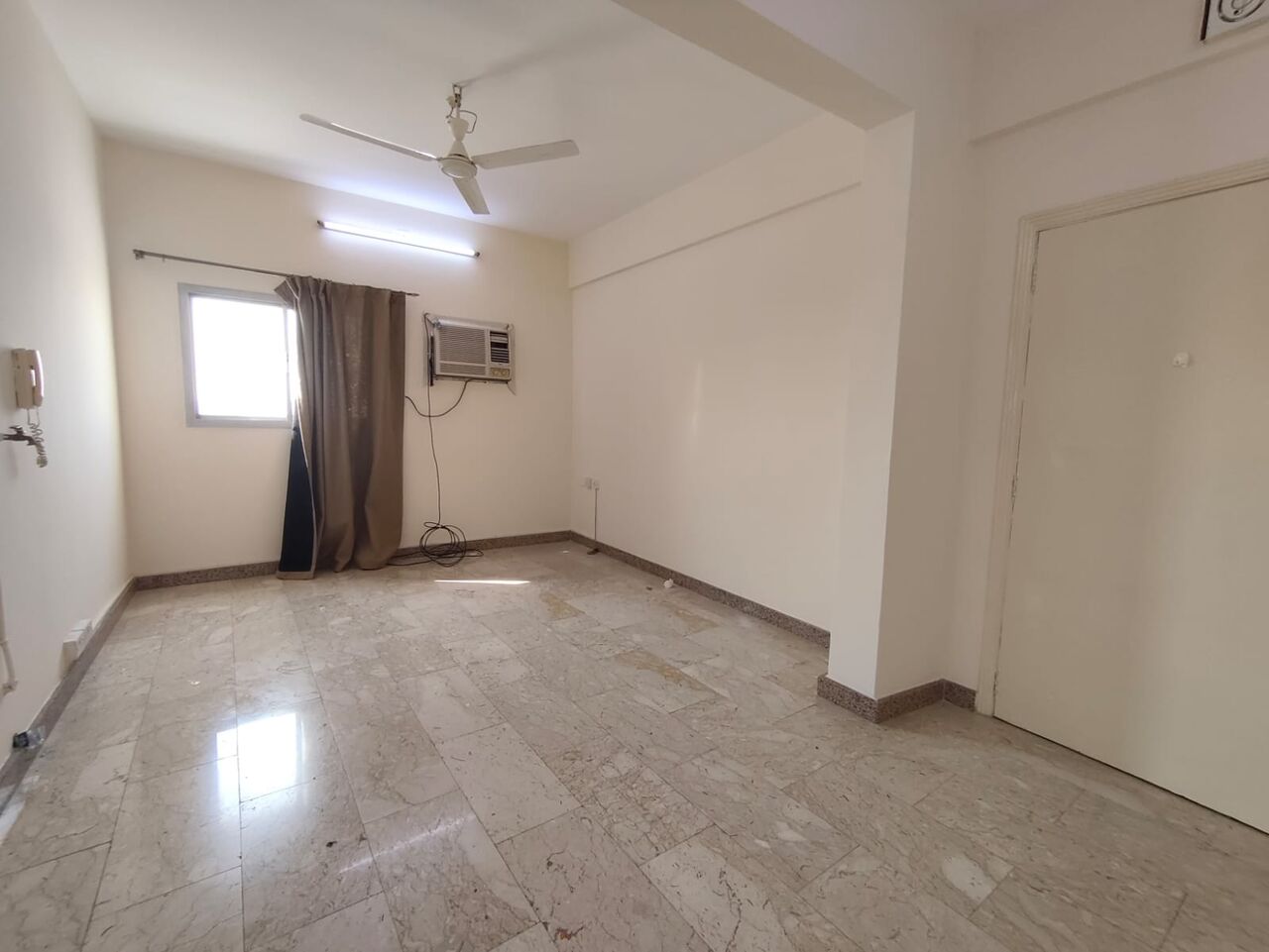 Manama, Apartments, Flats, Houses & Villas, BHD 140/year,  1 BR,  Khamis:- 1Bhk Unfurnished Flat On Rent With Unlimited Ewa..