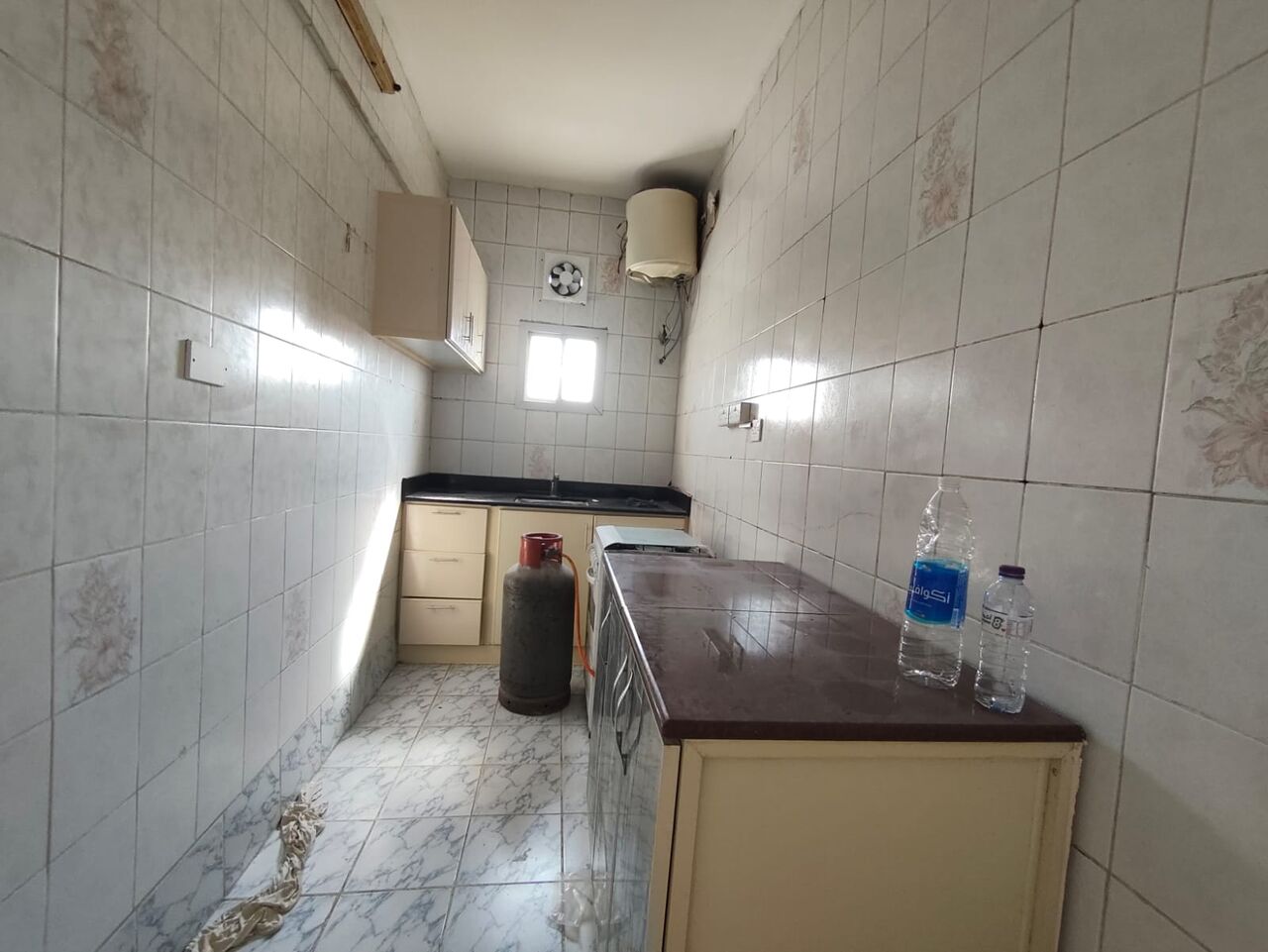 Manama, Apartments, Flats, Houses & Villas, BHD 140/year,  1 BR,  Khamis:- 1Bhk Unfurnished Flat On Rent With Unlimited Ewa..