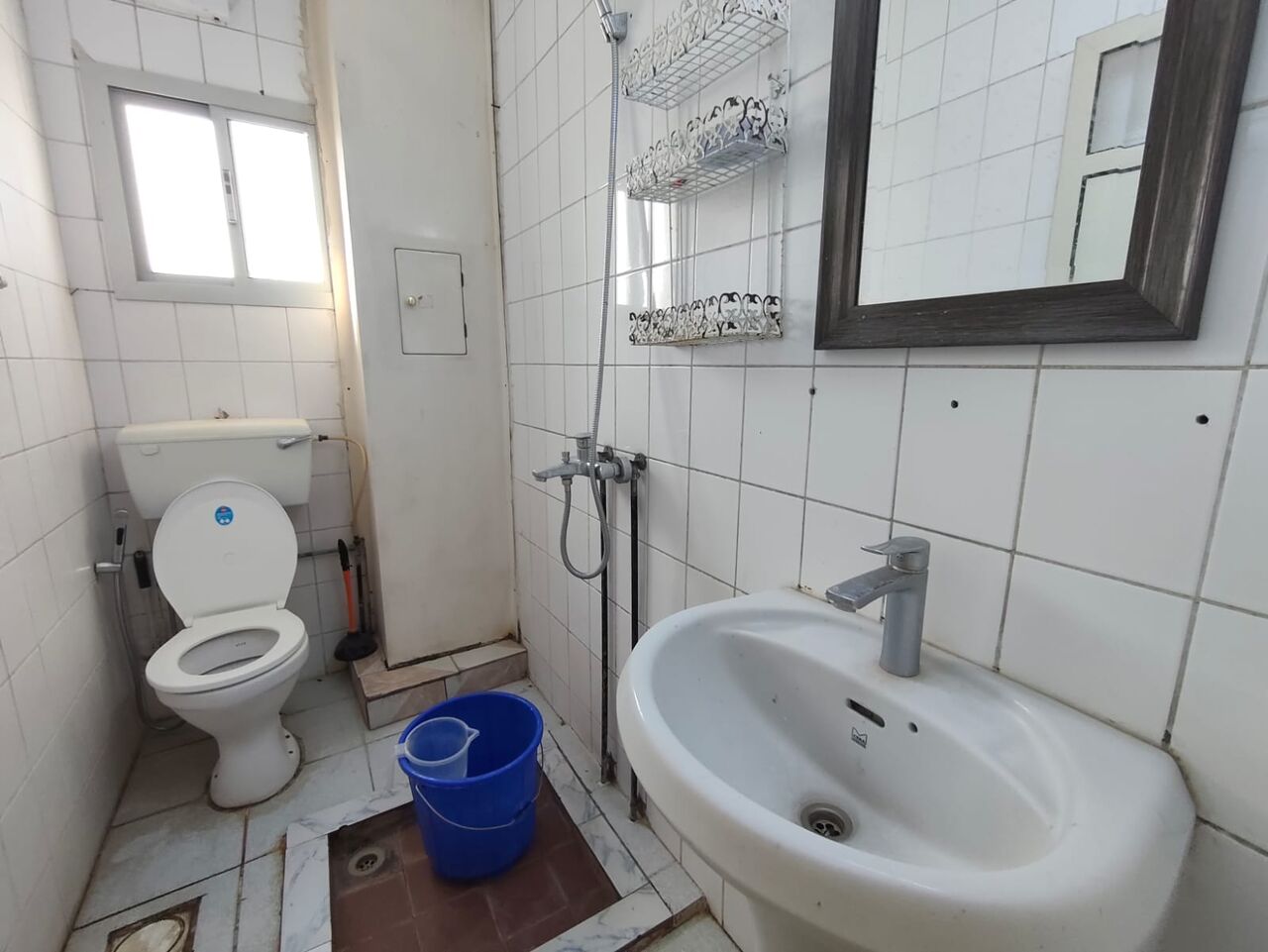 Manama, Apartments, Flats, Houses & Villas, BHD 140/year,  1 BR,  Khamis:- 1Bhk Unfurnished Flat On Rent With Unlimited Ewa..