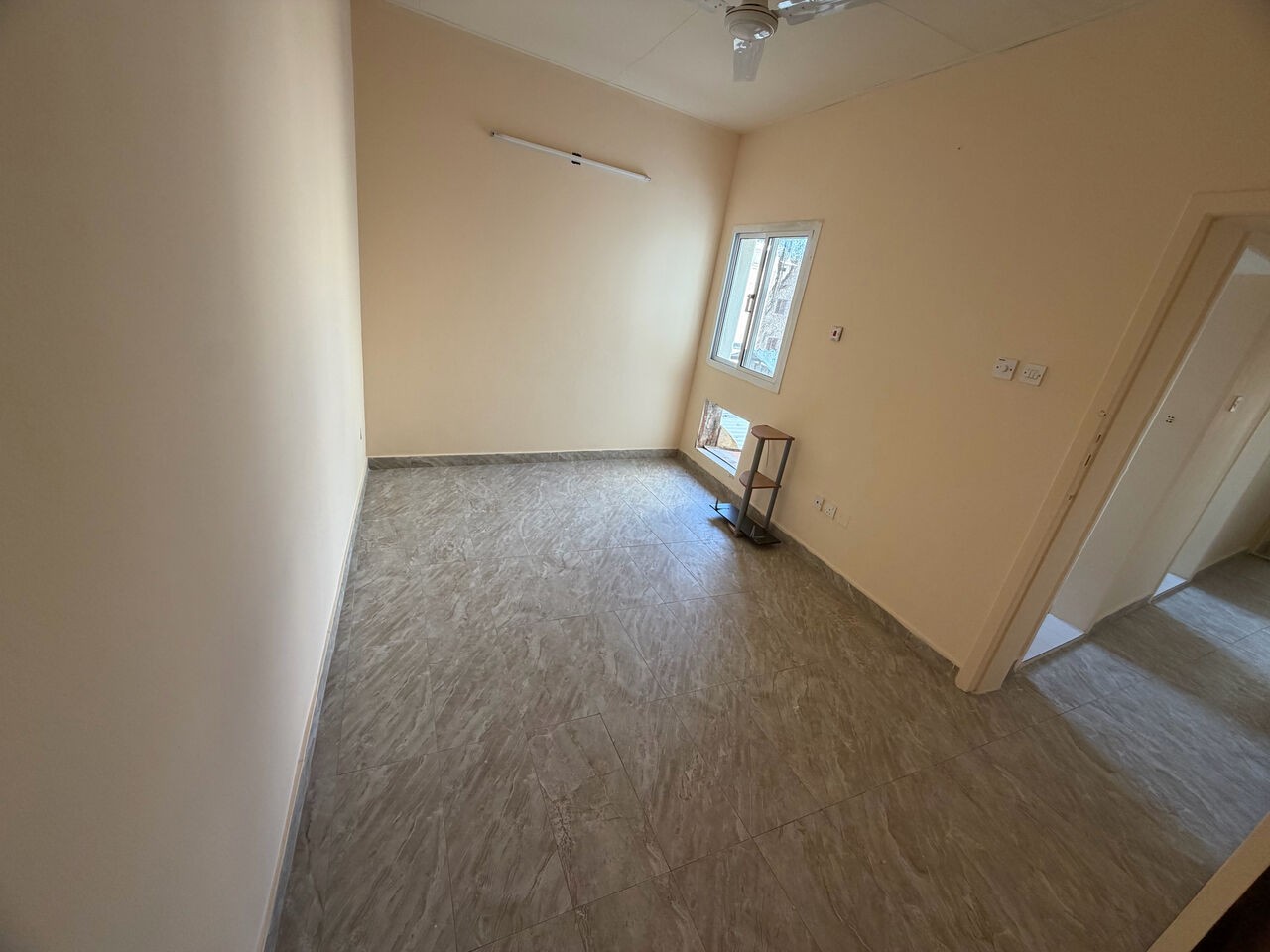 Salmaniya, Apartments, Flats, Houses & Villas, BHD 135/month,  1 BR,  1 Bedroom Flat For Rent With Ewa