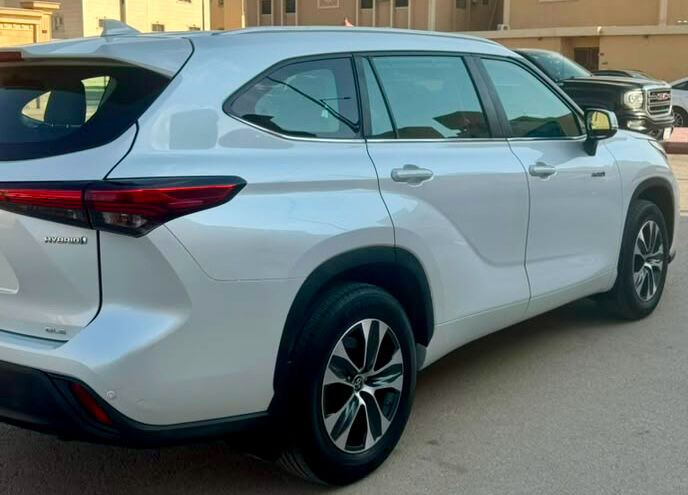 Riyadh, Vehicles, Cars & Trucks , SAR 130,  Toyota Highlander Hybrid,  2023,  Automatic,  45 KM,    Full Option All Original Paint Without Accident