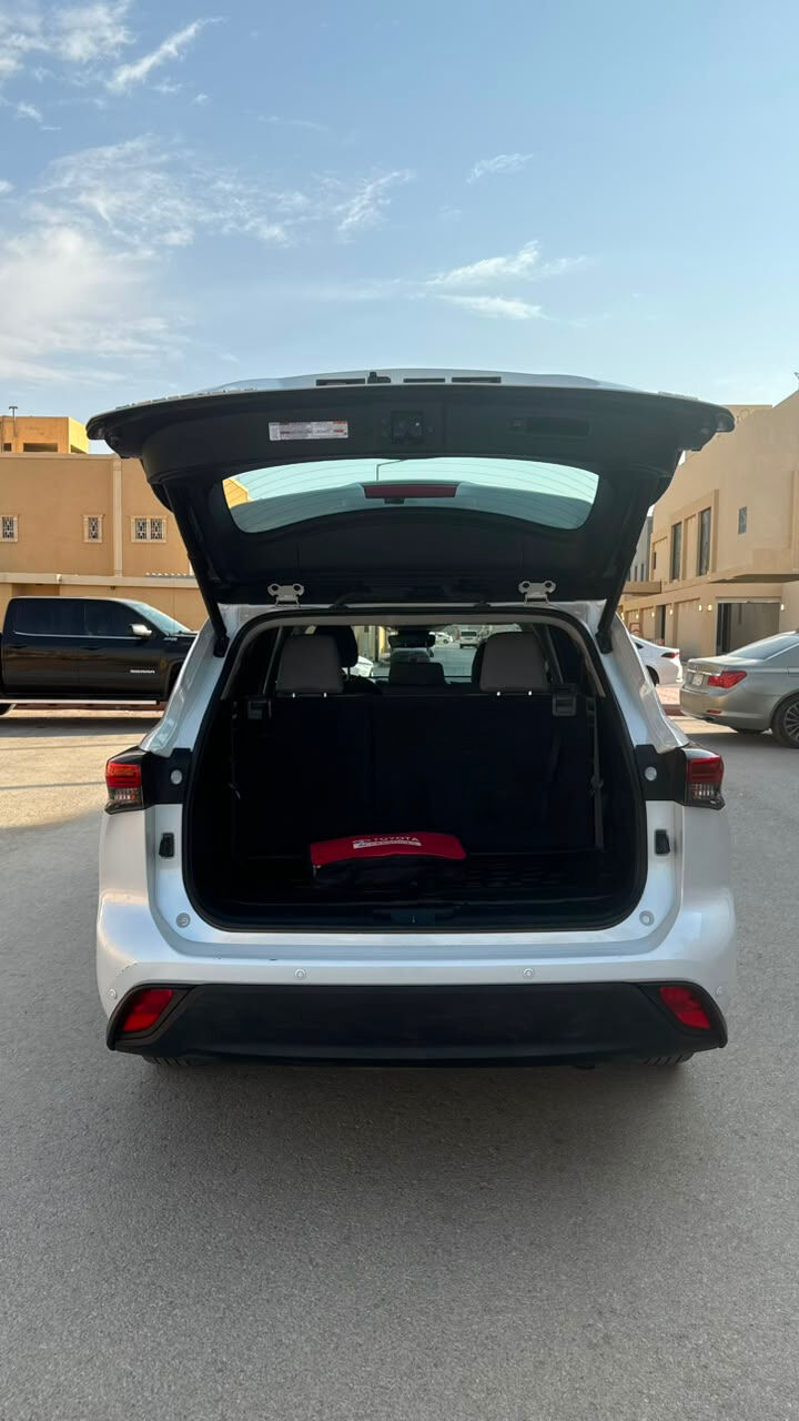 Riyadh, Vehicles, Cars & Trucks , SAR 130,  Toyota Highlander Hybrid,  2023,  Automatic,  45 KM,    Full Option All Original Paint Without Accident