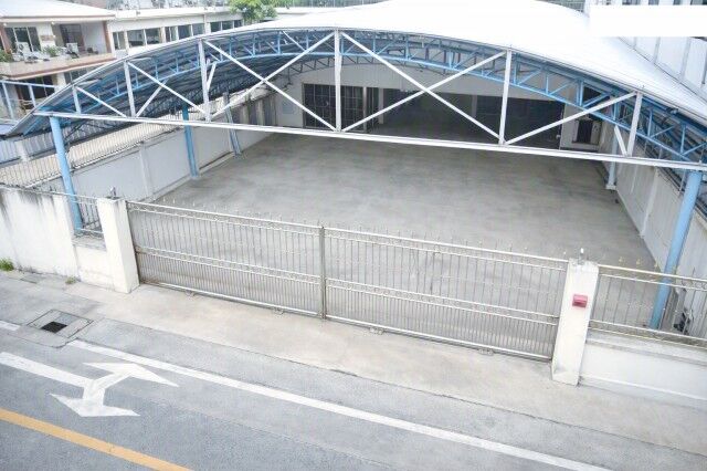 Bangkok, Villas, THB 59999,  90 Sq. Feet,  Parking For 7-8 Cars Town In Town 800 M. Makro Lat Phrao 1.2 Km. Showroom For Rent 64,999