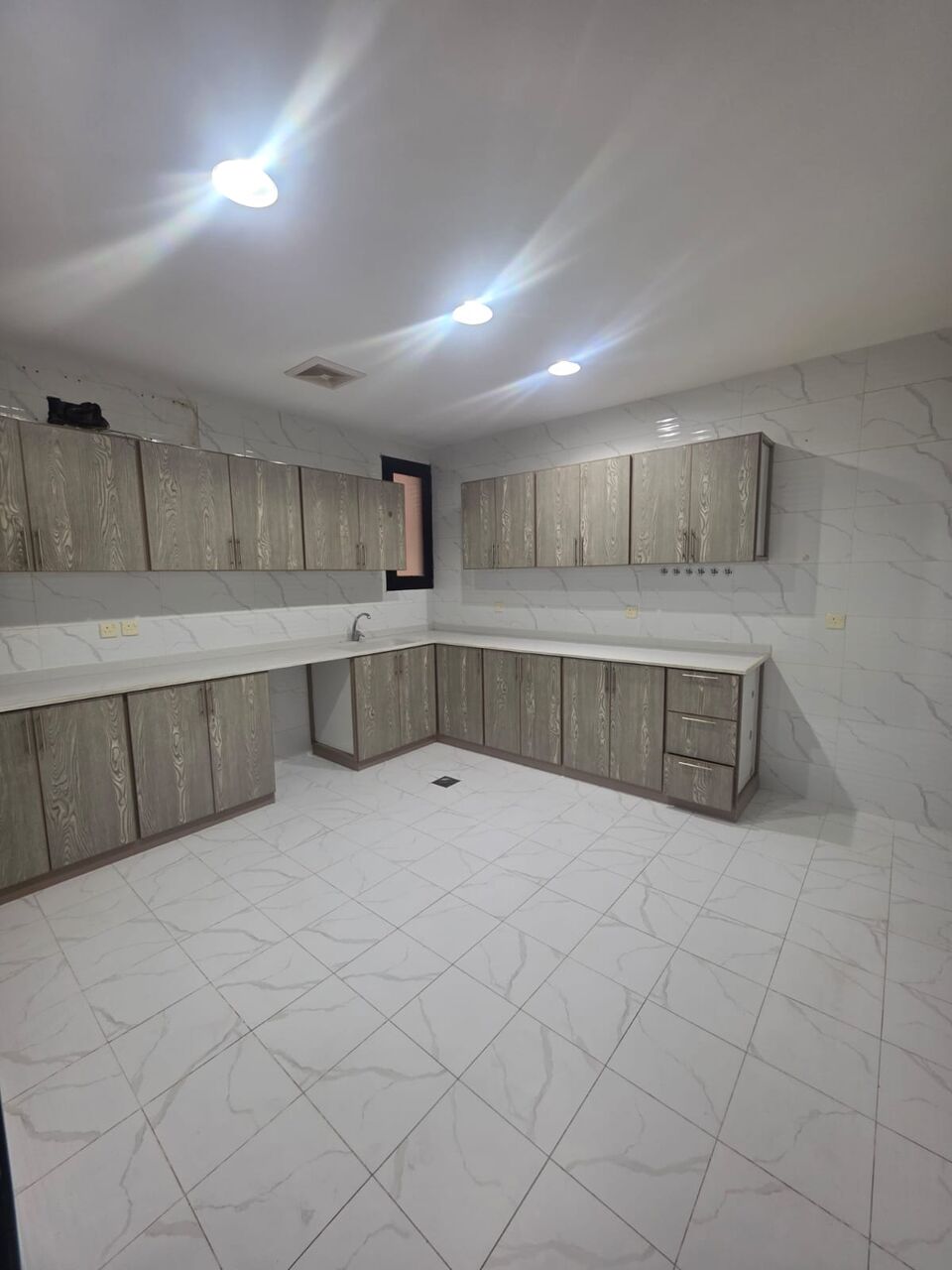 Khobar, Apartments, Flats, Houses & Villas, SAR 28600/year,  3 BR,  New Luxury 3 Bedrooms, A Hall, 2 Bathrooms,  Kitchen,with Air Conditioners And Elevator,pr