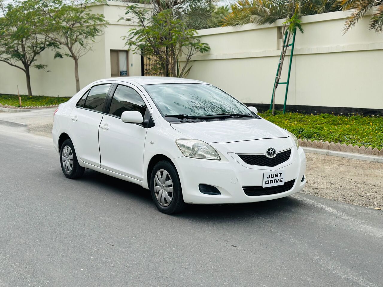 Segaya, Vehicles, Cars & Trucks , BHD 2100,  Toyota Yaris,  2013,  Automatic,  178000 KM,    MODEL WELL MAINTAINED USED CAR CALL OR WHATSAPP ON 35400768 ,33665080