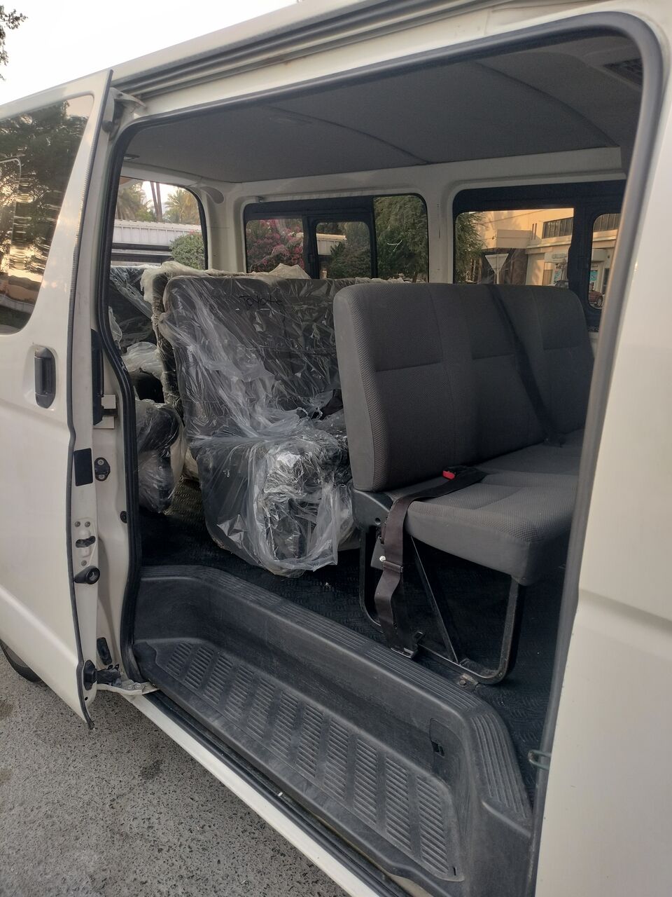 Manama, Vehicles, Cars & Trucks , Toyota Hi-Ace,  2015,  Manual,  300000 KM,   Toyota Hiace Passenger Seats Bus