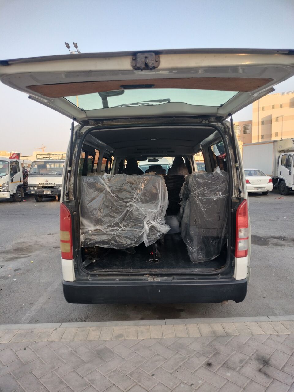 Manama, Vehicles, Cars & Trucks , Toyota Hi-Ace,  2015,  Manual,  300000 KM,   Toyota Hiace Passenger Seats Bus