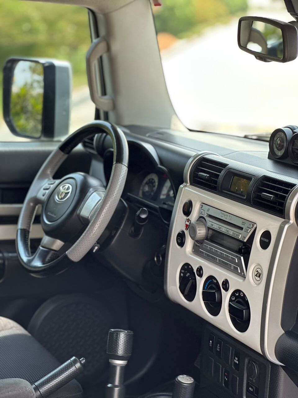 Riffa, Vehicles, Cars & Trucks , BHD 3500,  TOYOTA FJ CRUISER 4X4 2009 WHITE,  2009,  Automatic,  340000 KM,