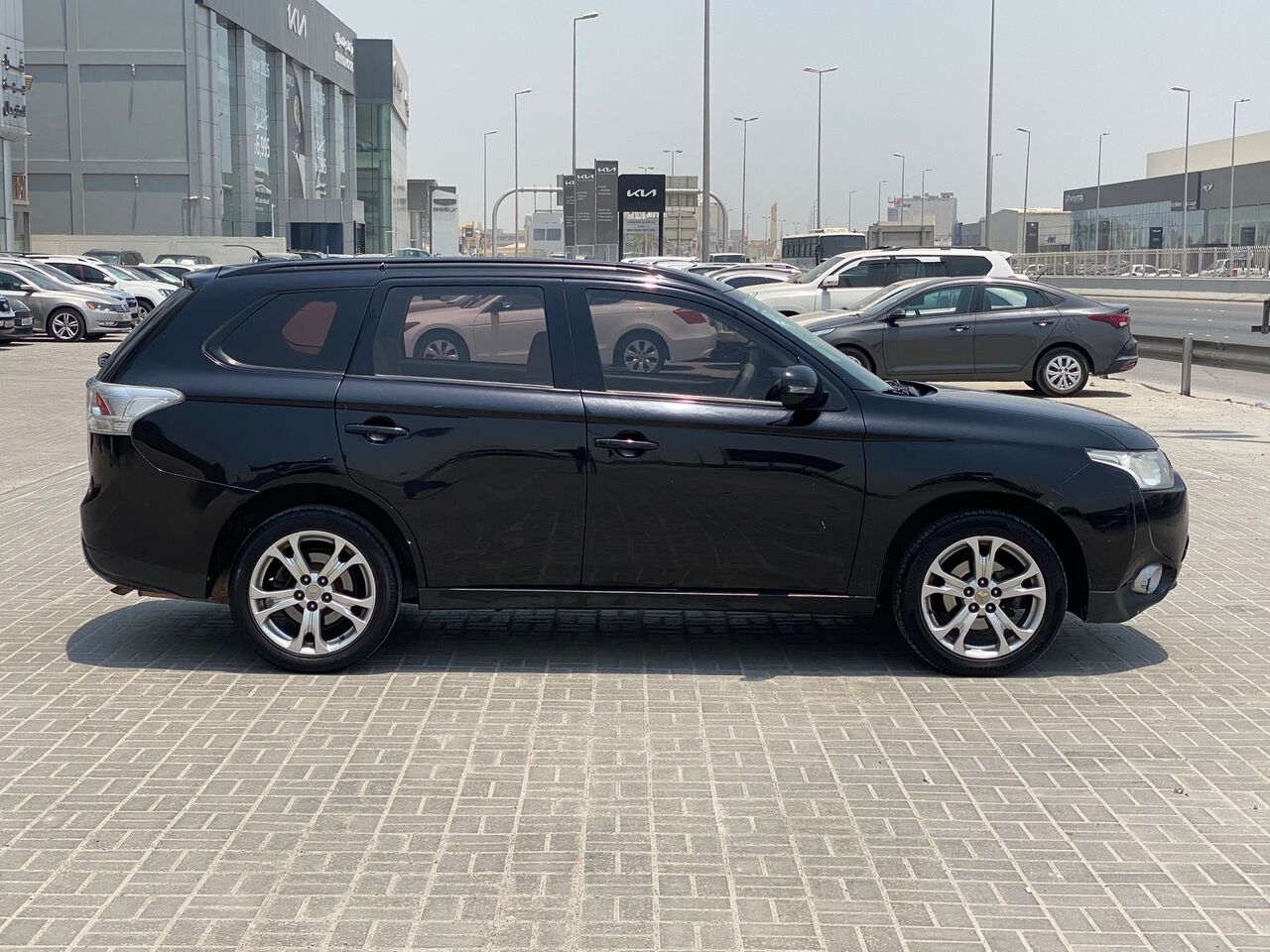 Manama, Vehicles, Cars & Trucks , BHD 2500,  Mitsubishi Outlander,  2014,  Automatic,  183400 KM,    (Black)