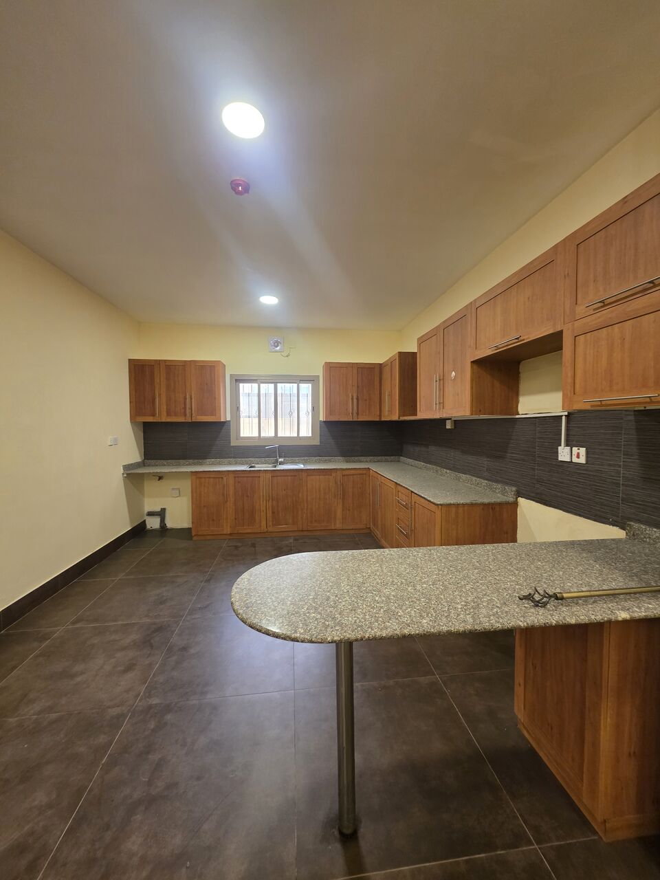 Tubli, Apartments, Flats, Houses & Villas, BHD 220/month,  1 BR,  Big & Spacious Semi Furnished 1 BHK Flat With Ewa & 220/BD In Tubli