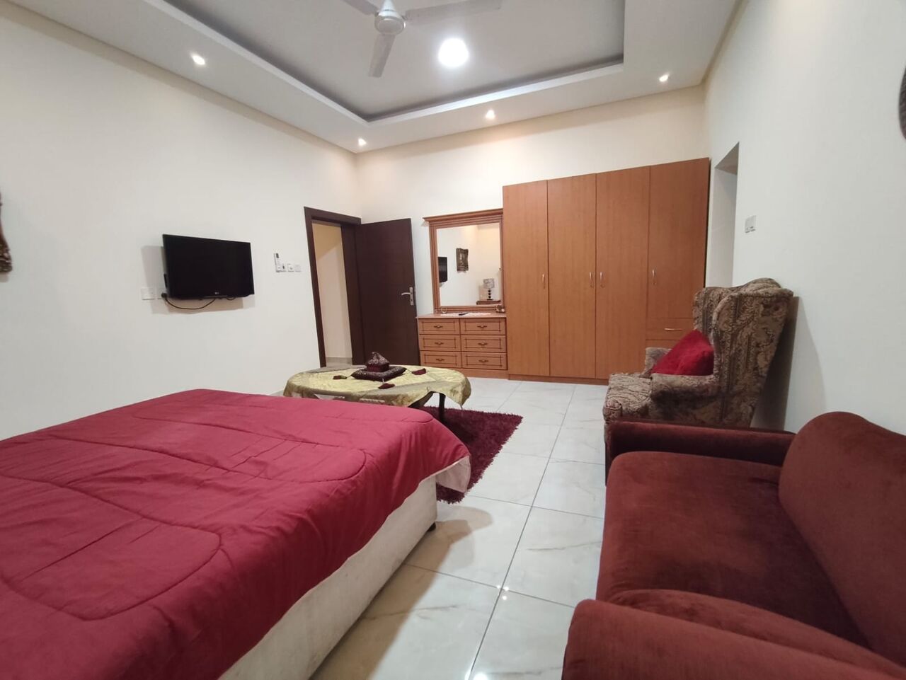 Tubli, Apartments, Flats, Houses & Villas, BHD 190/year,  1 BR,  Tubli:- Furnished Studio Flat On Rent With Ewa..