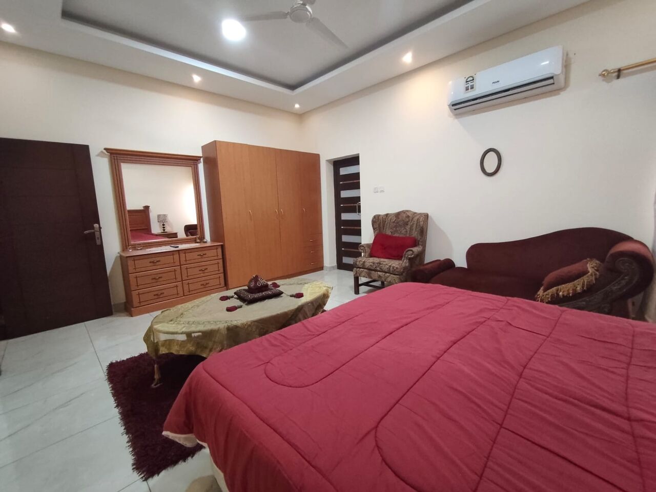 Tubli, Apartments, Flats, Houses & Villas, BHD 190/year,  1 BR,  Tubli:- Furnished Studio Flat On Rent With Ewa..
