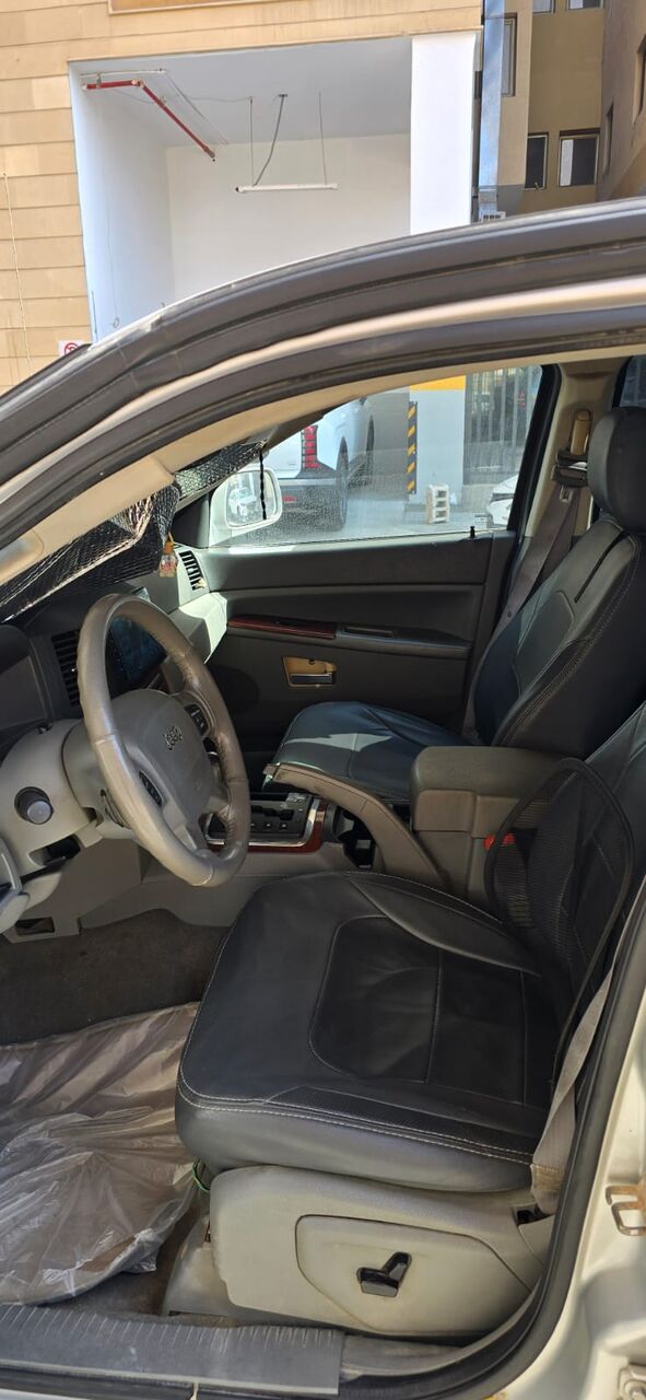 Khobar, Vehicles, Cars & Trucks , SAR 20000,  Jeep Grand Cherokee 4x4 4.7L V8,  2005,  282681 KM,    ODO: 282XXX