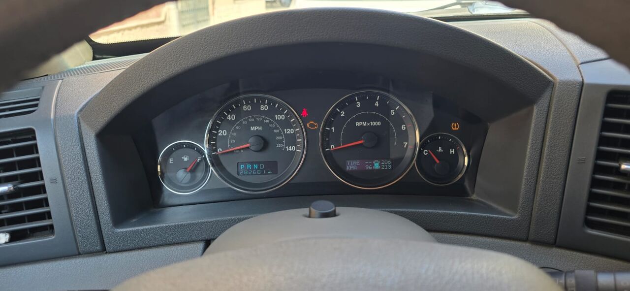 Khobar, Vehicles, Cars & Trucks , SAR 20000,  Jeep Grand Cherokee 4x4 4.7L V8,  2005,  282681 KM,    ODO: 282XXX