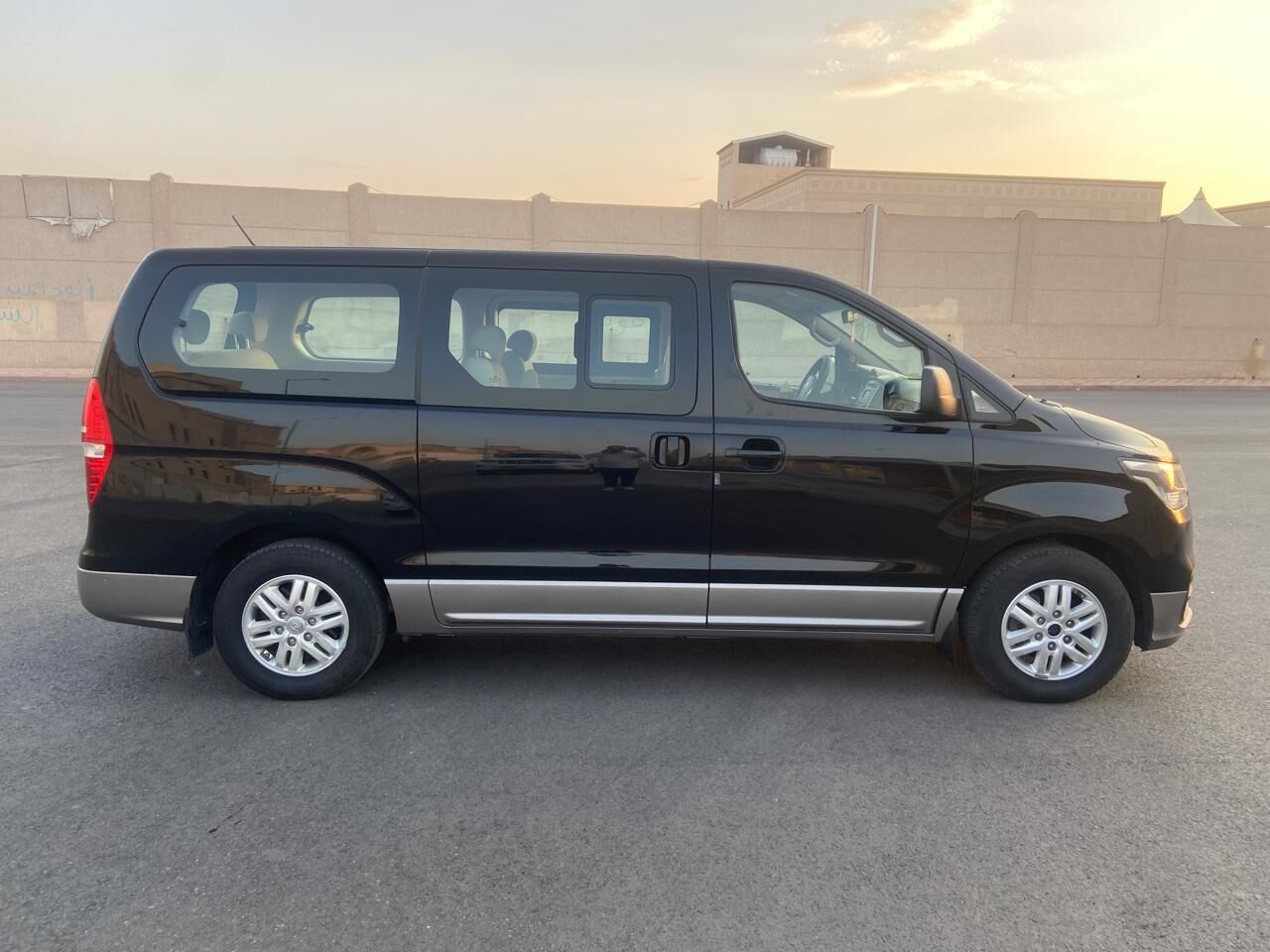 Riyadh, Vehicles, Cars & Trucks , SAR 11,  Hyundai H1,  2020,  Automatic,  136000 KM,  , , , , Neat And Clean ,For  Sale