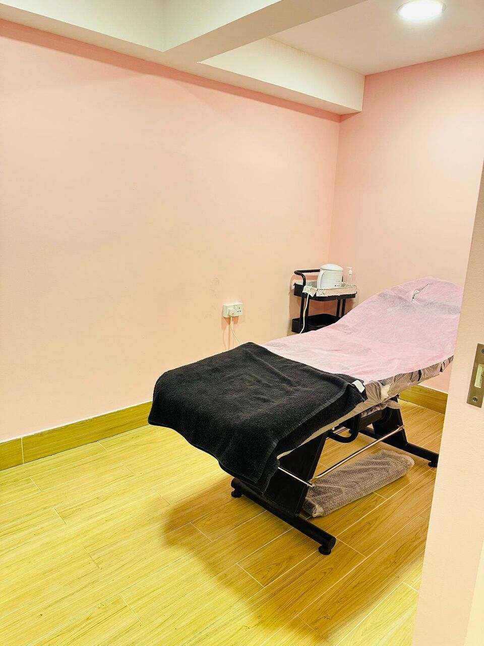 Riffa, Businesses For Sale, Ladies Saloon For Sale In Riffa