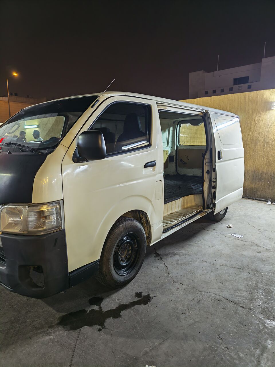 Riyadh, Vehicles, Cars & Trucks , SAR 50000,  Toyota Hi-Ace,  2013,  Manual,  431000 KM,  Toyota Hiace  Petrol For Sale For SR 50,000 (AC Working, Istimara Valid)