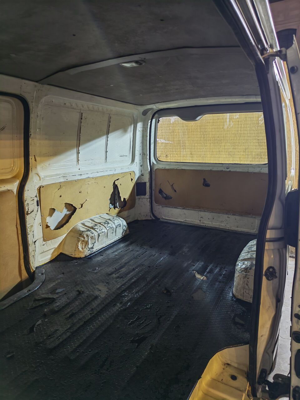 Riyadh, Vehicles, Cars & Trucks , SAR 50000,  Toyota Hi-Ace,  2013,  Manual,  431000 KM,  Toyota Hiace  Petrol For Sale For SR 50,000 (AC Working, Istimara Valid)