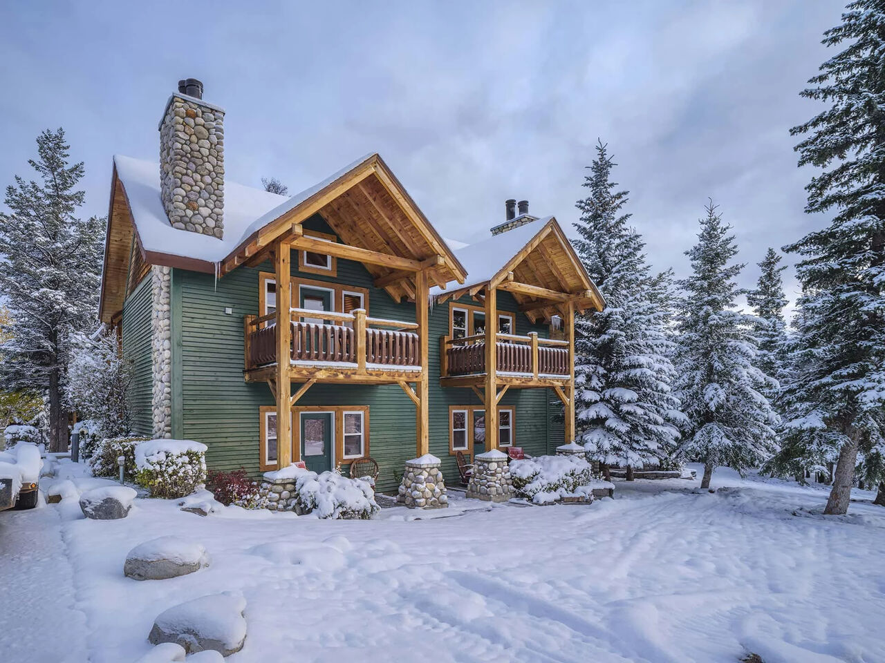 Toronto, Restaurants, Looking For A Banff Hotel With Mountain Charm? Stay At Buffalo Mountain Lodge