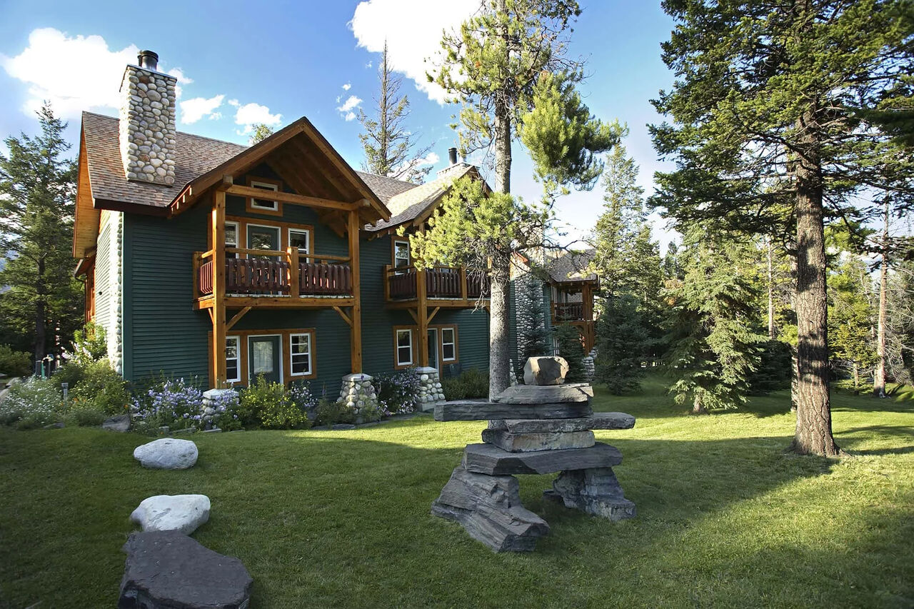 Toronto, Restaurants, Looking For A Banff Hotel With Mountain Charm? Stay At Buffalo Mountain Lodge