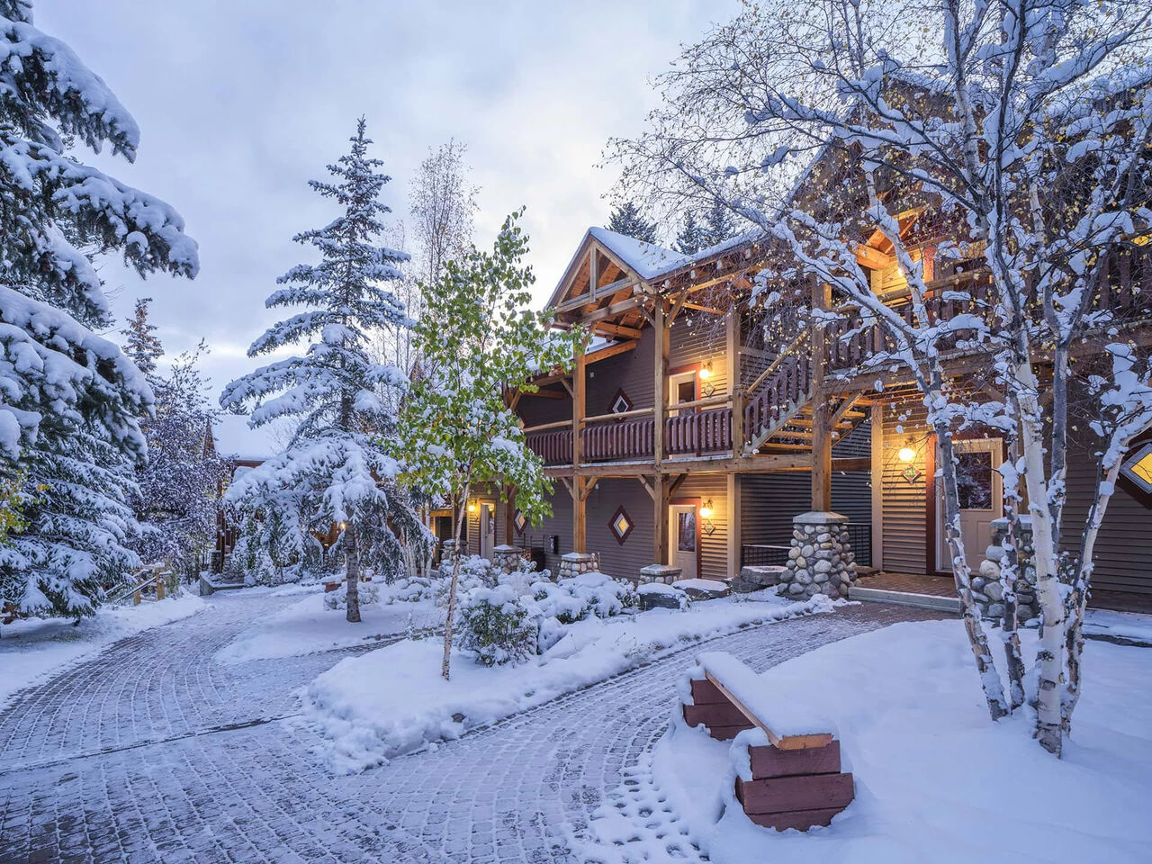 Toronto, Restaurants, Looking For A Banff Hotel With Mountain Charm? Stay At Buffalo Mountain Lodge