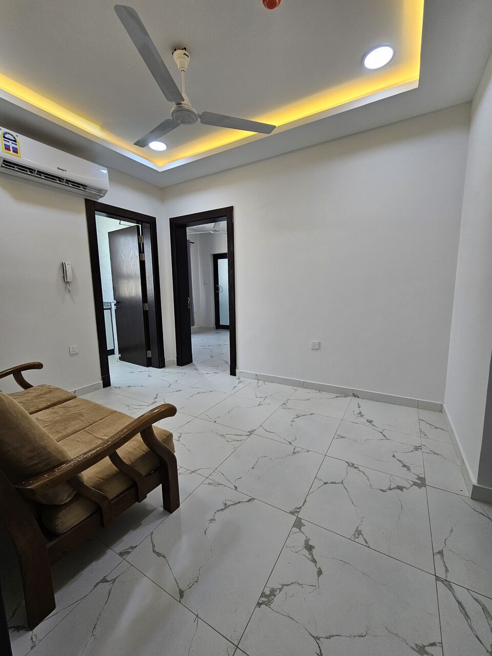Salmaniya, Rooms for Rent, Room With Attached Washroom, SEMI FURNISHED, With EWA. 120 BD Only